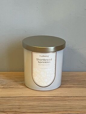 trueliving Shortbread Sprinkles Scented Candle - White with Gold Lid
